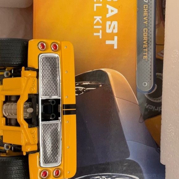 Die cast 1966 GT Mark 11 7 liter/427 just open box to take photos - Picture 11 of 11